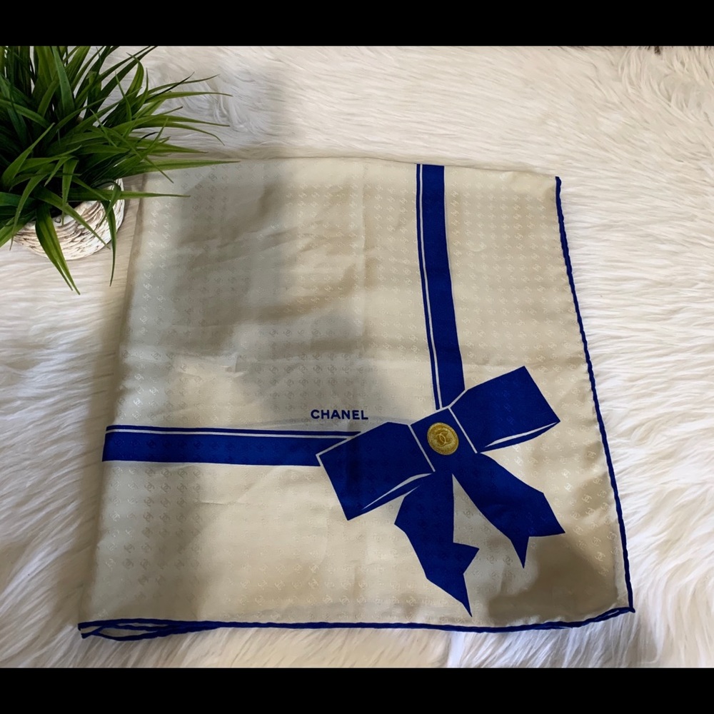 CHANEL Scarf